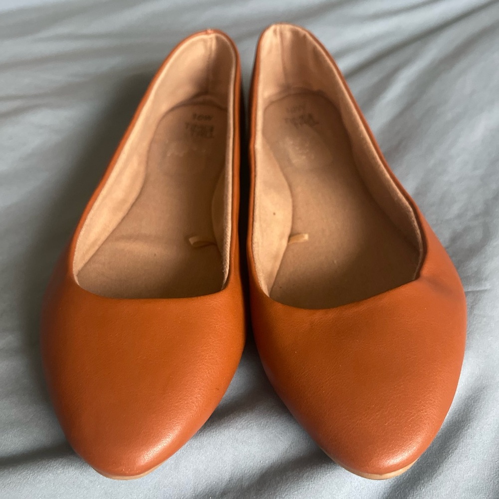 Time and Tru Camel Brown Faux Leather Flats 10W - Picture 2 of 6
